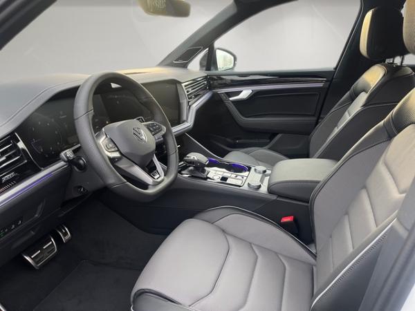 Volkswagen Touareg 3.0TDI 4M R-Line AHK+HUD+PANO+STHZ+20"++ Volkswagen Touareg 3.0TDI 4M R-Line AHK+HUD+PANO+STHZ+20"++