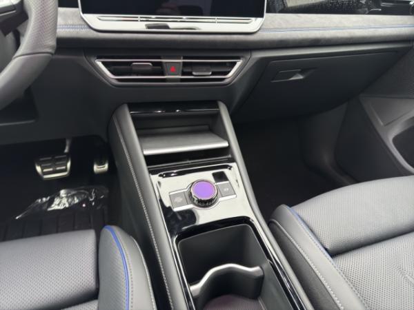Volkswagen Tiguan R-Line 2.0TDI DSG WINTERRÄDER!,NAVI,IQ-DRIVE