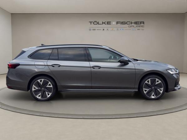 Skoda Superb SOFORT VERFÜGBAR! Combi Sportline DCC AHK Navi Pano eHeck Skoda Superb SOFORT VERFÜGBAR! Combi Sportline DCC AHK Navi Pano eHeck