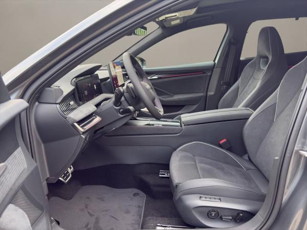 Skoda Superb SOFORT VERFÜGBAR! Combi Sportline DCC AHK Navi Pano eHeck Skoda Superb SOFORT VERFÜGBAR! Combi Sportline DCC AHK Navi Pano eHeck