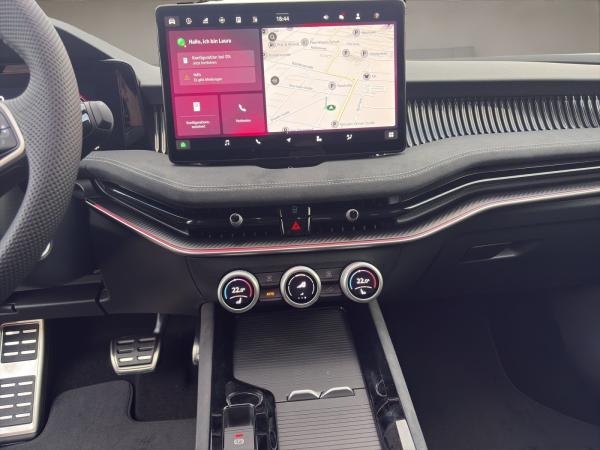 Skoda Superb SOFORT VERFÜGBAR! Combi Sportline DCC AHK Navi Pano eHeck Skoda Superb SOFORT VERFÜGBAR! Combi Sportline DCC AHK Navi Pano eHeck