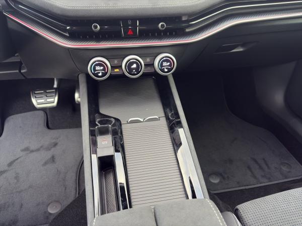 Skoda Superb SOFORT VERFÜGBAR! Combi Sportline DCC AHK Navi Pano eHeck Skoda Superb SOFORT VERFÜGBAR! Combi Sportline DCC AHK Navi Pano eHeck