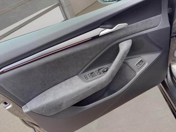 Skoda Superb SOFORT VERFÜGBAR! Combi Sportline DCC AHK Navi Pano eHeck Skoda Superb SOFORT VERFÜGBAR! Combi Sportline DCC AHK Navi Pano eHeck