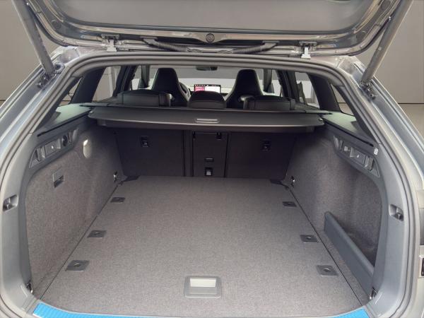 Skoda Superb SOFORT VERFÜGBAR! Combi Sportline DCC AHK Navi Pano eHeck Skoda Superb SOFORT VERFÜGBAR! Combi Sportline DCC AHK Navi Pano eHeck