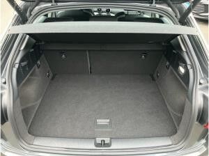Audi Q2 S-Line 35 TFSI S-tronic / Matrix, RFK, ACC