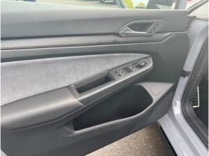 Volkswagen Golf VIII Lim. 1.5eTSI DSG R-Line NAVI+LED+KAMERA+++