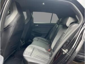 Volkswagen Golf VIII R-Line 2.0 TSI DSG ACC/KAMERA/LED