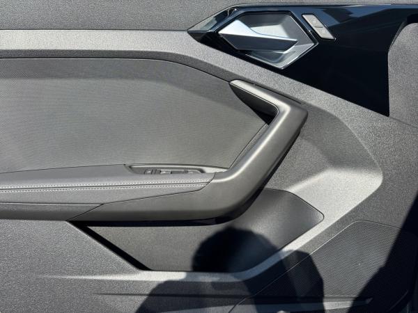 Audi A1 Sportback advanced 30 TFSI S tronic S Line,LM