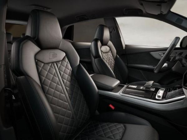 Audi Q8 SUV S line business TFSI e qu. MATRIX*AHK*23*