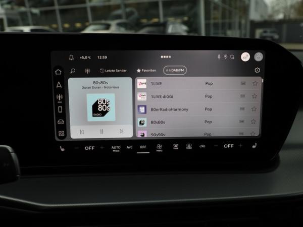 Audi Q3 Sportback 	 2 x S line ACC LED+ TechPlus Pano virtual