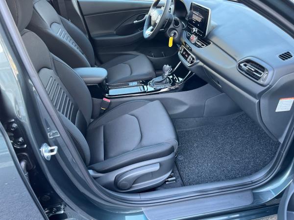 Hyundai i30 cw 1.5 T-GDI Advantage LED+Navi+SHZ+2xKlima