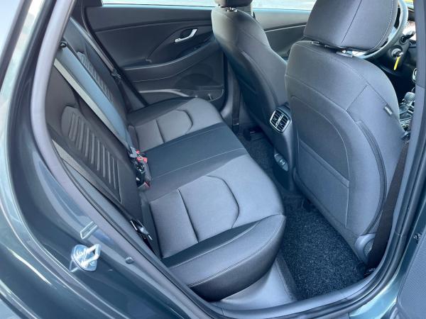 Hyundai i30 cw 1.5 T-GDI Advantage LED+Navi+SHZ+2xKlima