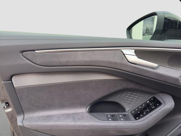 Audi A6 Avant e-hybrid quattro S tronic Audi A6 Avant e-hybrid quattro S tronic