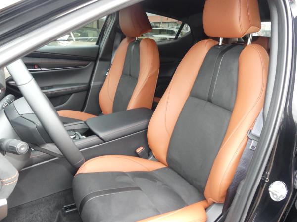 Mazda 3 e-SKYACTIV G 140 NAGISA