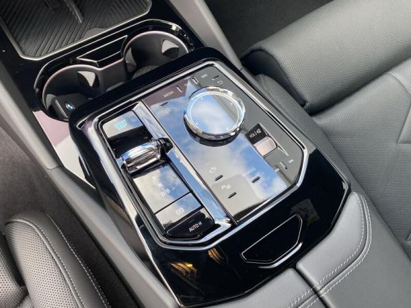 BMW i5 xDrive40 Limo. M-PRO *0,25% Versteuerung und sehr gute Konditionen ZUSCHNAPPEN*