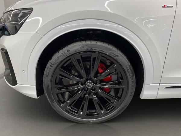 Audi Q8 3.0 quattro TDI W Pano S-line ACC AHK AUT 360 Audi Q8 3.0 quattro TDI W Pano S-line ACC AHK AUT 360