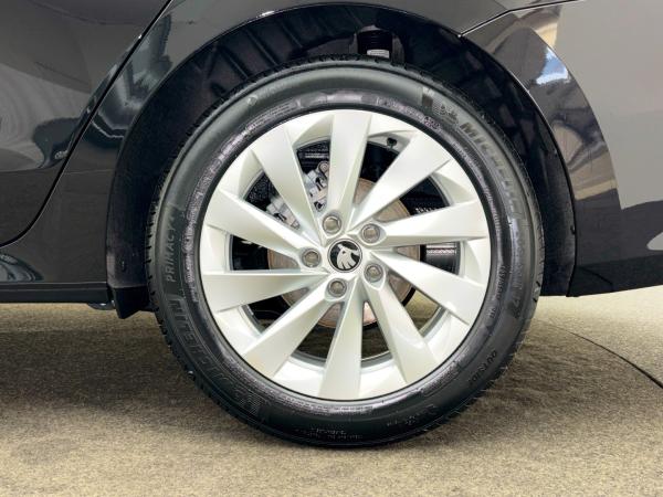 Skoda Octavia 2.0 TDI DSG *Selection* Full-Service inkl. Winterräder !! SOFORT VERFÜGBAR !!