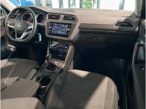 Volkswagen Tiguan 2.0 TDI Life DSG AHK Ganzjahresreifen Rear View