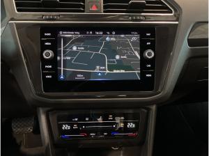 Volkswagen Tiguan 2.0 TDI Life DSG AHK Ganzjahresreifen Rear View