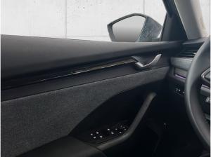 Skoda Octavia Combi Selection 2.0 TDI DSG NAVI ACC HUD LED 360° JAHRESWAGEN