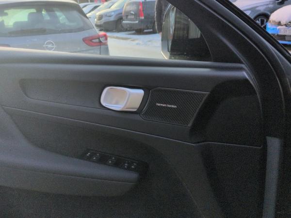 Volvo EX40 Single M. Ext. Range Plus Black Edition