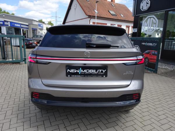 MG HS Luxury Hybrid +