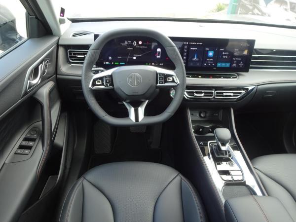 MG HS Luxury Hybrid +