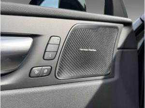 Volvo XC60 T6 Ultra Black Edition+Luftfahrwerk