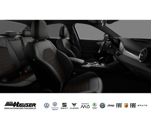 Alfa Romeo Giulia INTENSA 2.0 Turbo AT8 Q4 PANO HARMAN-KARDON BREMBO ROSSO-ETNA