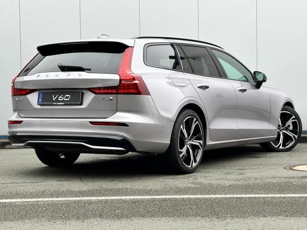 Volvo V60 T8 Plus Dark/MY26/ Sofort!/0,5%/Lagom-Pak/ Aurora Silver Volvo V60 T8 Plus Dark/MY26/ Sofort!/0,5%/Lagom-Pak/ Aurora Silver