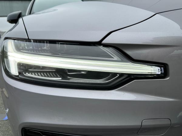 Volvo V60 T8 Plus Dark/MY26/ Sofort!/0,5%/Lagom-Pak/ Aurora Silver Volvo V60 T8 Plus Dark/MY26/ Sofort!/0,5%/Lagom-Pak/ Aurora Silver