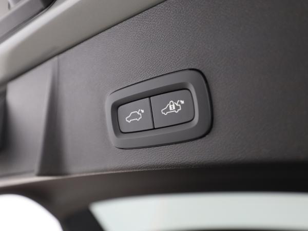 Volvo XC40 B3/Plus/ Black Edition/ Vapour Grey/ 360 grad/ SOFORT! Volvo XC40 B3/Plus/ Black Edition/ Vapour Grey/ 360 grad/ SOFORT!