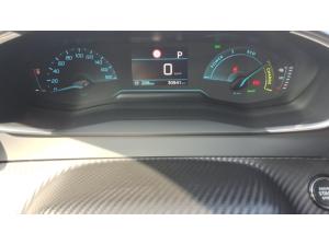 Peugeot 2008 Elektro - 136 PS - Allure Pack + Navi - Gebrauchtwagen