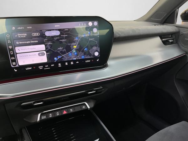 Audi Q3 S tronic Tech pro, Assistenzsysteme, MMI experience pro, Pano-SD, Matrix LED
