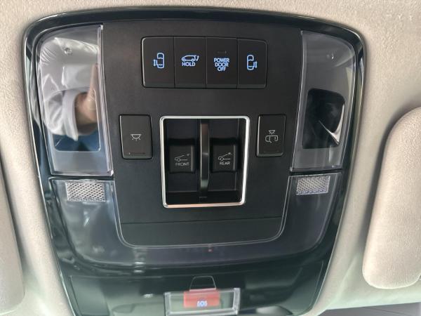 Hyundai STARIA HEV Signature