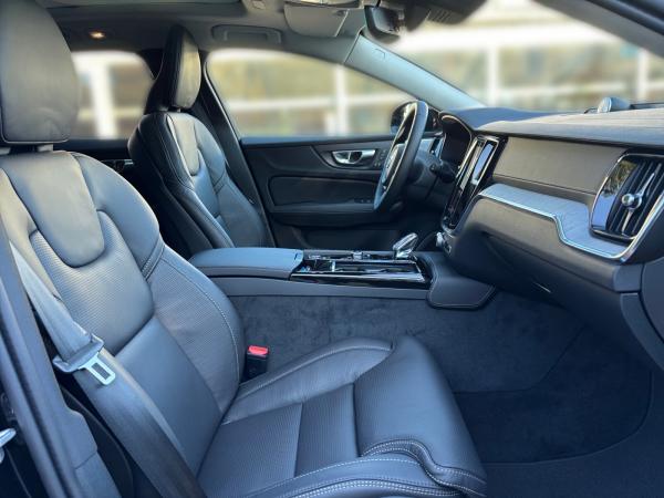 Volvo V60 T6 Twin Engine AWD Ultra Dark Plug-In Volvo V60 T6 Twin Engine AWD Ultra Dark Plug-In