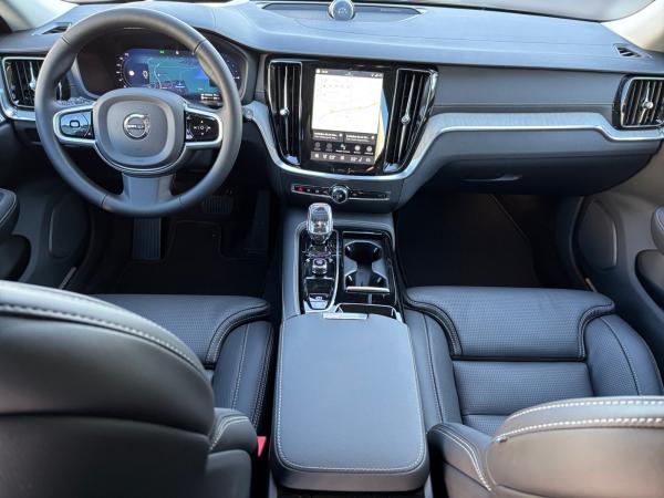 Volvo V60 T6 Twin Engine AWD Ultra Dark Plug-In Volvo V60 T6 Twin Engine AWD Ultra Dark Plug-In