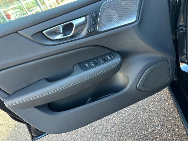 Volvo V60 T6 Twin Engine AWD Ultra Dark Plug-In Volvo V60 T6 Twin Engine AWD Ultra Dark Plug-In