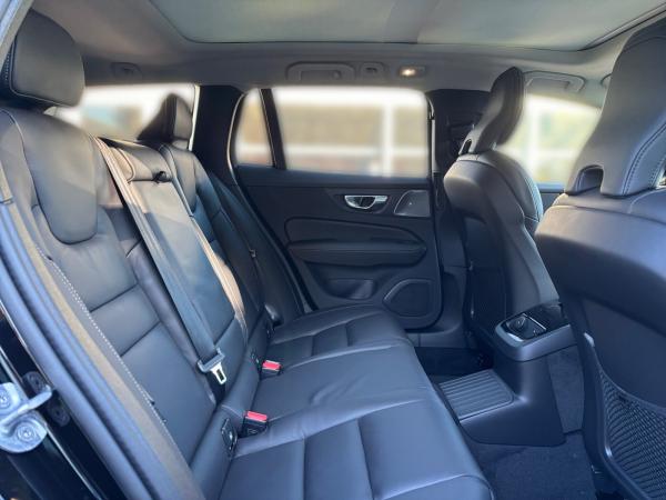 Volvo V60 T6 Twin Engine AWD Ultra Dark Plug-In Volvo V60 T6 Twin Engine AWD Ultra Dark Plug-In