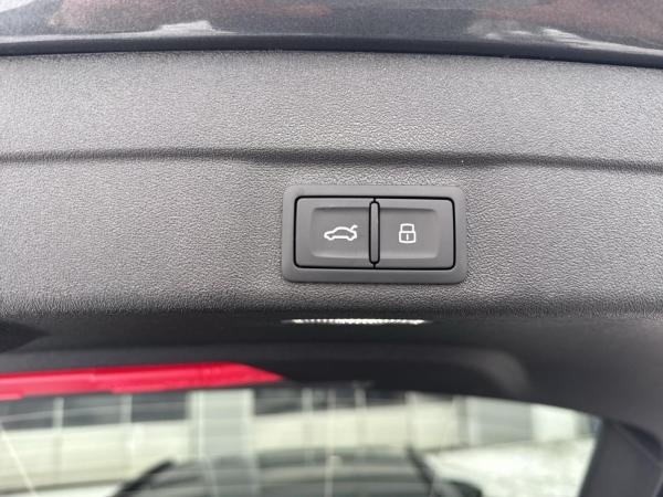 Audi A5 Avant e-hybrid qu. S tr. AHK Matrix 19 Stdhzg