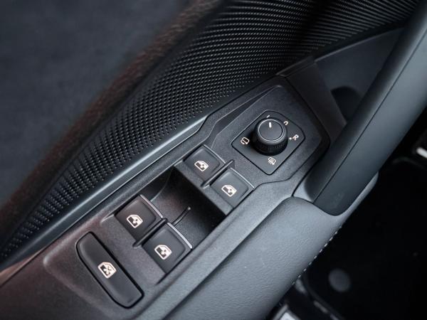 Volkswagen Tayron R-Line 2,0 l TDI 4MOTION*7-SITZE*IQ.LIGHT*KOMFORTPAKET*20-ZOLL