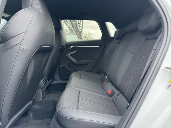 Audi A3 Sportback S line 30 TFSI S tronic S Line,HUD