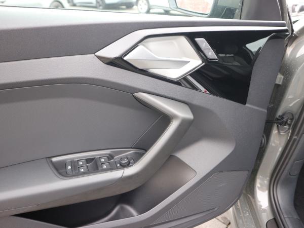 Audi A1 Sportback S line 30 TFSI S tronic*CARPLAY*LED*