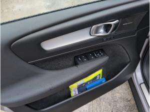 Volvo XC40 XC40+B3+PlusDark+E-Sitze+BLIS+19"GJR+R-Kamera+++