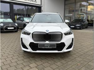 BMW iX1 eDrive20 M-PRO / 0,25% Versteuerung / SOFORT ZUSCHLAGEN