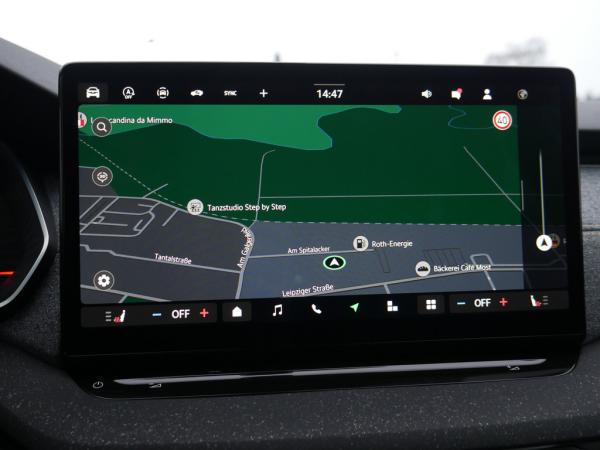 Skoda Octavia Combi 2.0 TDI Balance PDC KEYLESS NAVI ACC LED *958*