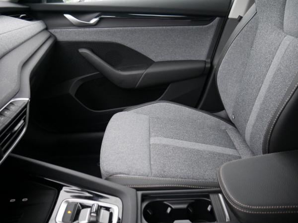 Skoda Octavia Combi 2.0 TDI Balance PDC KEYLESS NAVI ACC LED *958*