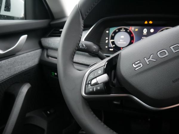 Skoda Octavia Combi 2.0 TDI Balance PDC KEYLESS NAVI ACC LED *958*