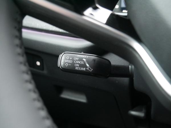 Skoda Octavia Combi 2.0 TDI Balance PDC KEYLESS NAVI ACC LED *958*