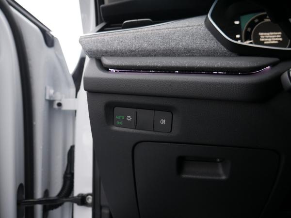 Skoda Octavia Combi 2.0 TDI Balance PDC KEYLESS NAVI ACC LED *958*